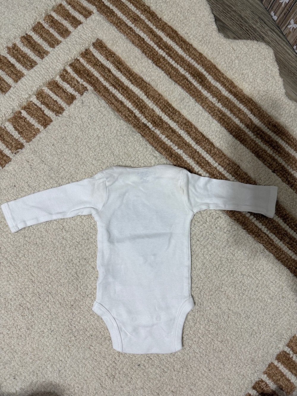 Gerber White Long-Sleeve Bodysuit with Black Turkey Graphic 0/3M - Picture 2 of 3